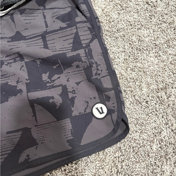 Vuori Men’s Cruise Board Shorts 28 - Picture 5 of 6